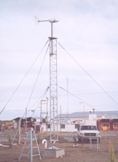 Torre con Aerocargador Rutland FM1803.
